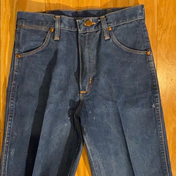 Vintage Distressed high Rise Cowboy Cut Wrangler - Picture 4 of 14